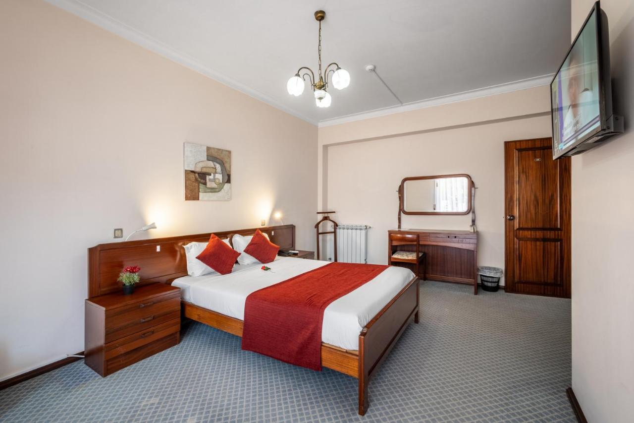 Hotel Colmeia Monte Real Extérieur photo