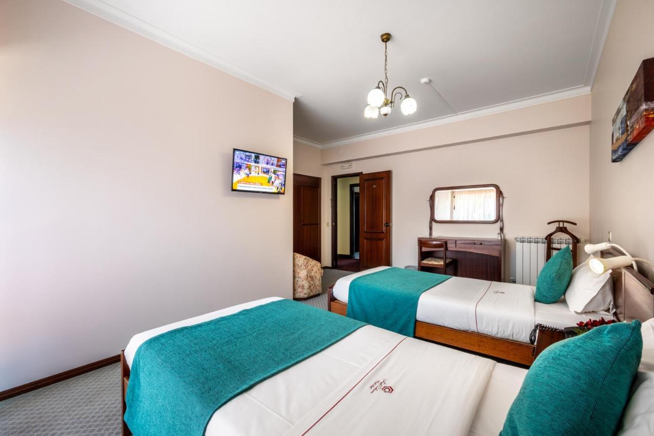 Hotel Colmeia Monte Real Extérieur photo