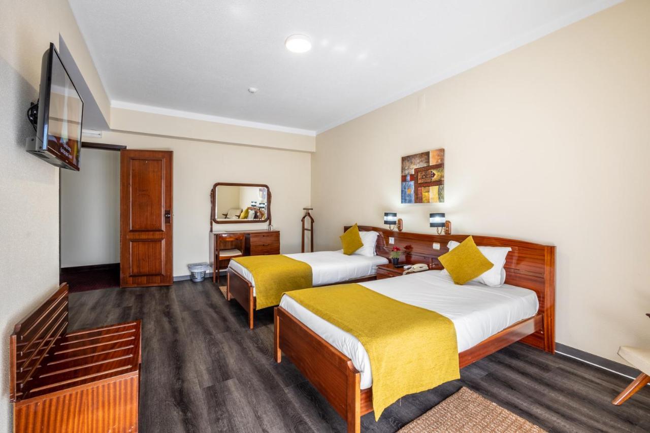 Hotel Colmeia Monte Real Extérieur photo