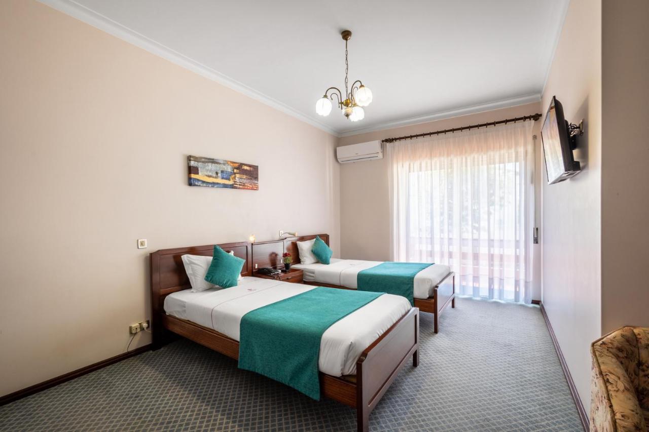 Hotel Colmeia Monte Real Extérieur photo