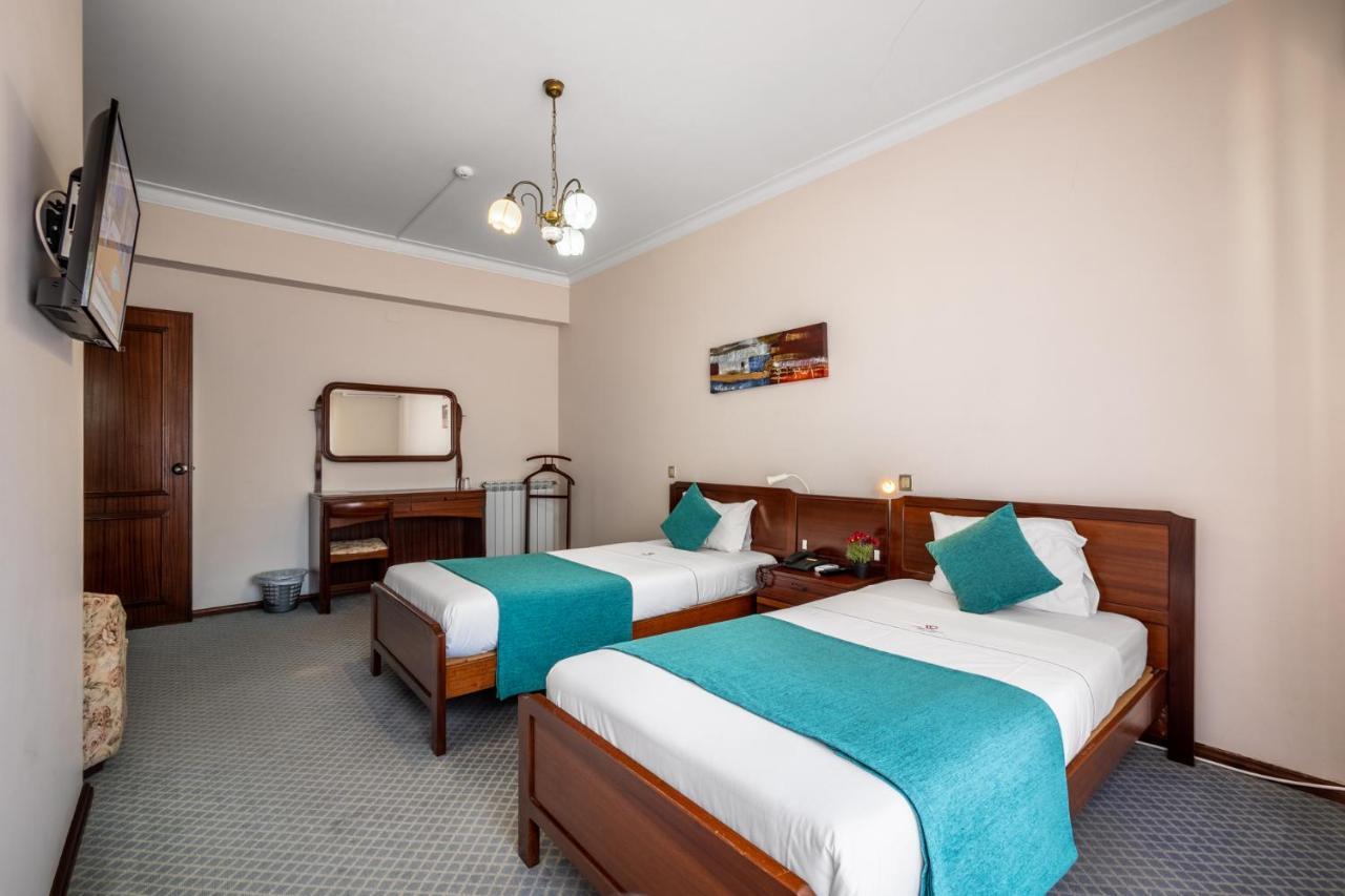 Hotel Colmeia Monte Real Extérieur photo