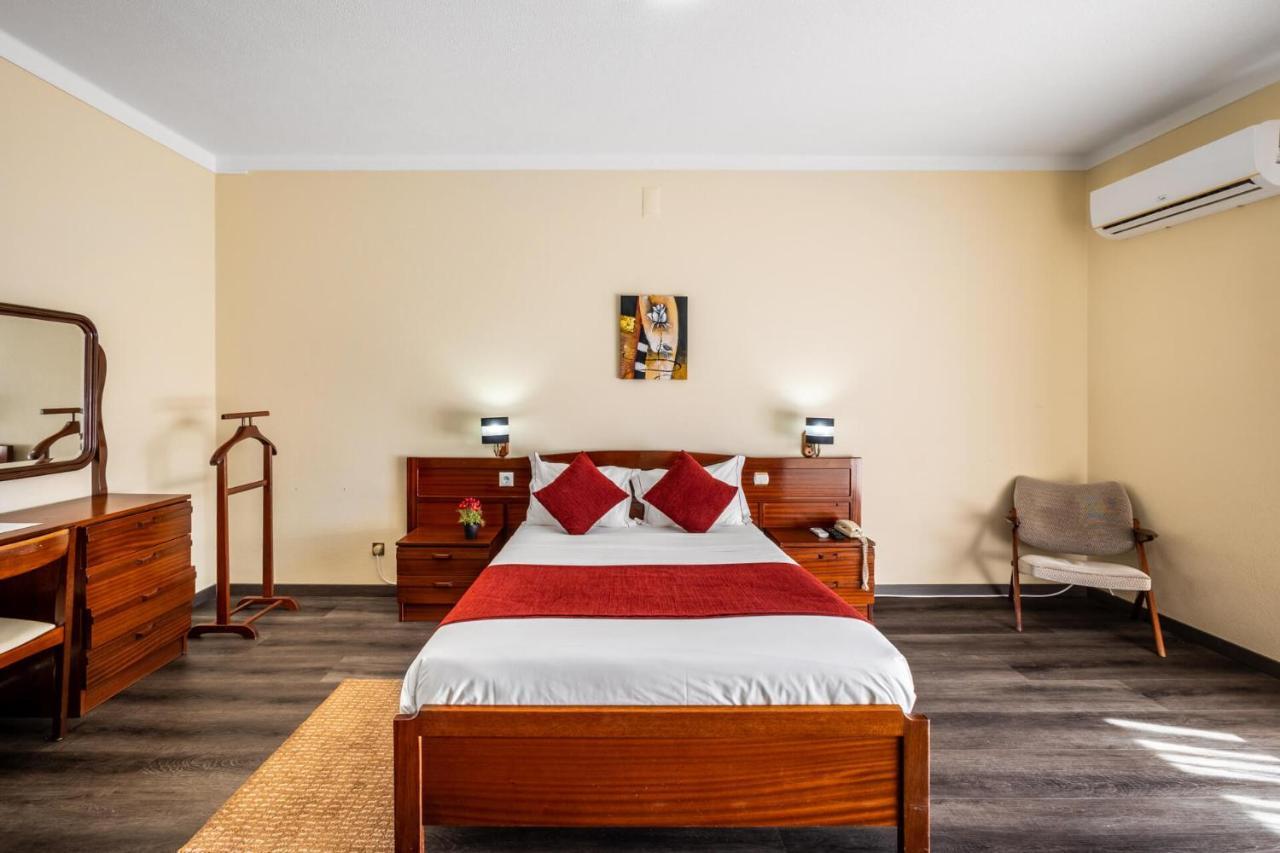 Hotel Colmeia Monte Real Extérieur photo