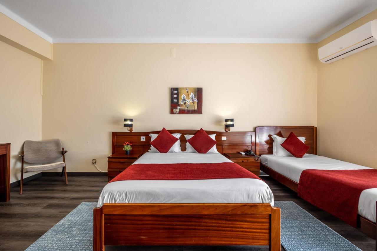 Hotel Colmeia Monte Real Extérieur photo